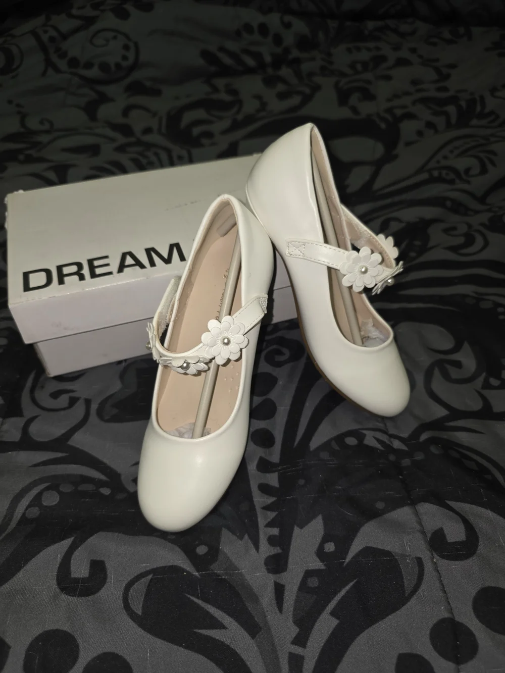 Dream Pairs White Girls Mary Jane Dress Shoes with Floral Strap